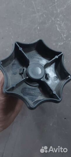 Болт крепление запасного колеса на Volkswagen Phae