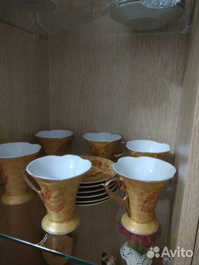 Чайные чашки с блюдцами