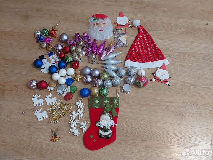 Ёлка, игрушки, гирлянды