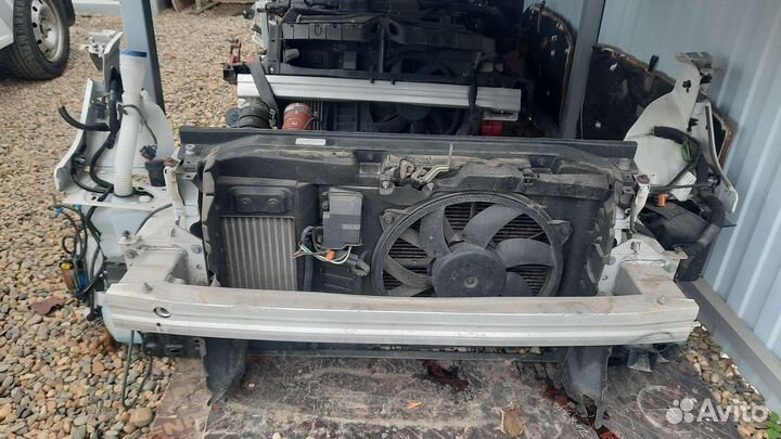 Передняя панель радиаторов Пежо 308 рест