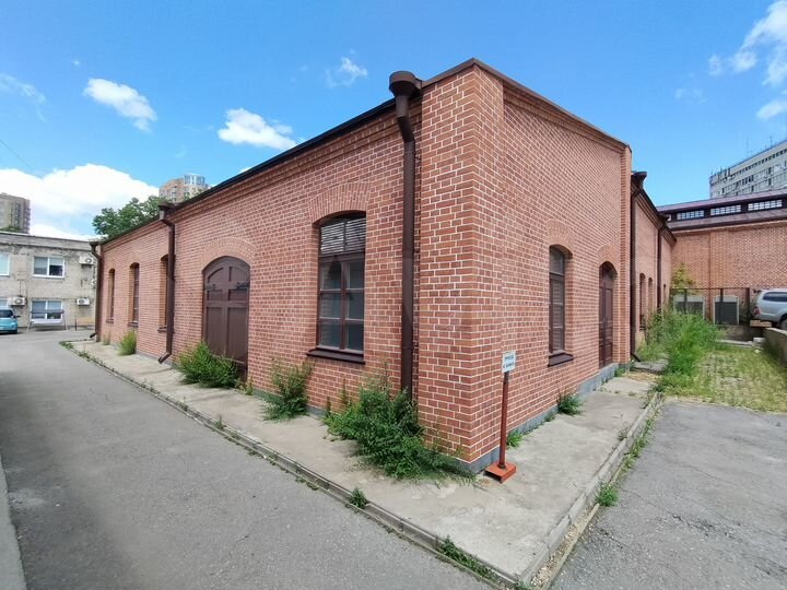 Здание, 2300 м²