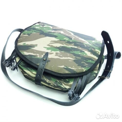 Ягдташ с кожаным ремнем и подвесками дичи камо