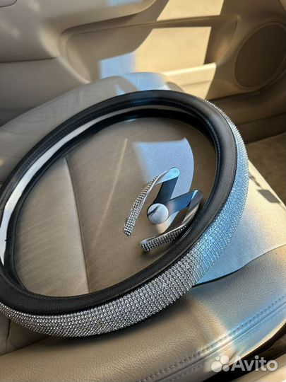 Оплетка на руль со стразами