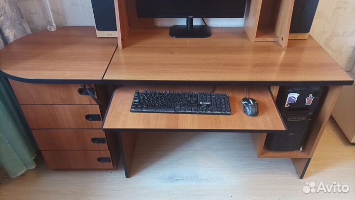 Стол письменно - компьютерный со стойкой