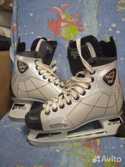 Коньки хоккейные