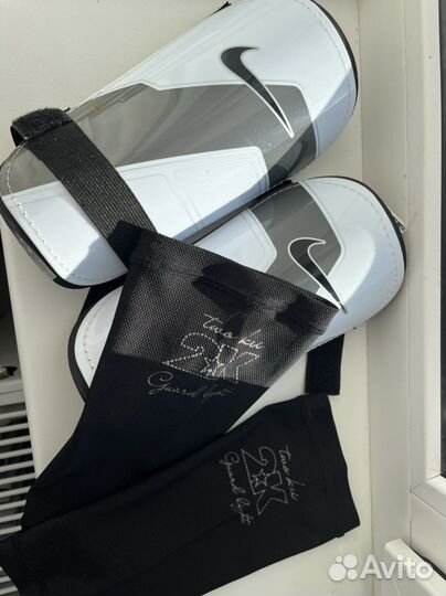 Щитки футбольные nike L