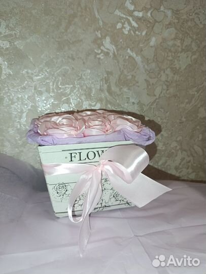 Атласные розы в коробочке