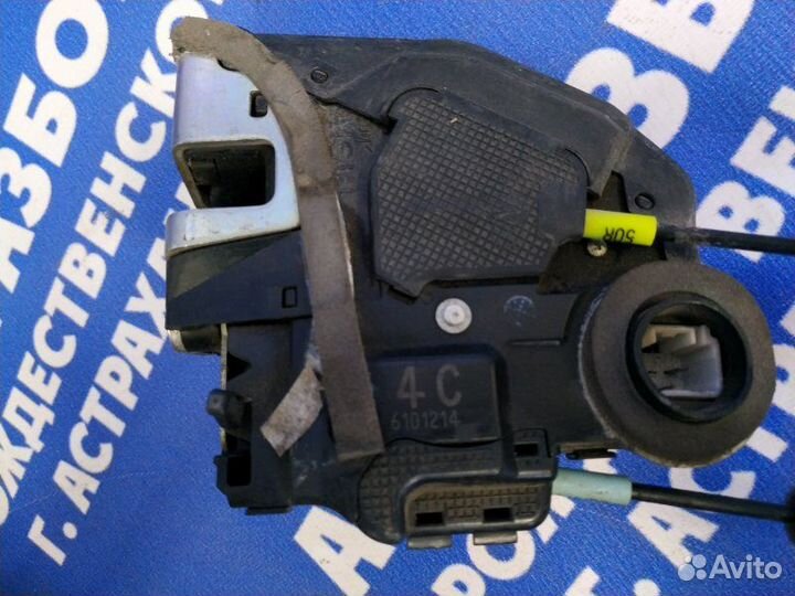 Задний правый замок двери Toyota Camry 40 седан