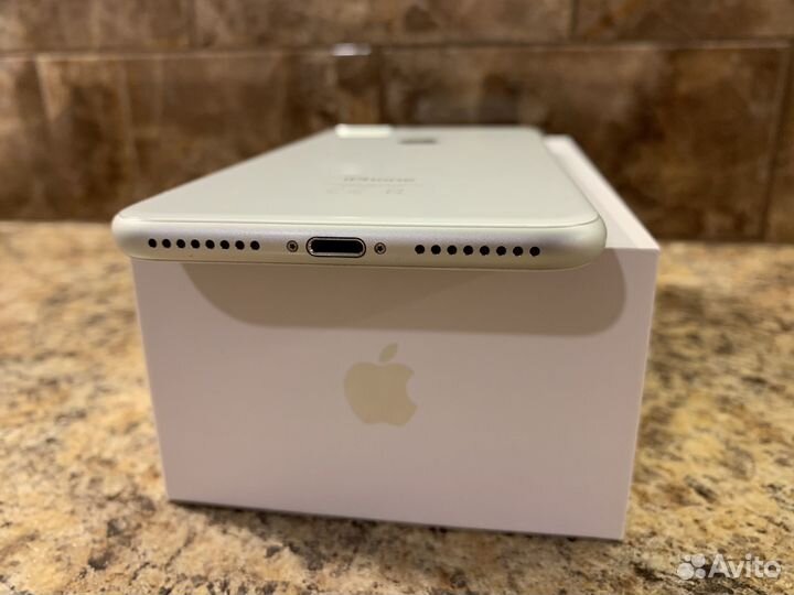 iPhone 8 Plus, 64 ГБ