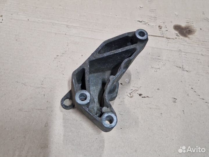 Кронштейн кпп левый Opel Vectra C 2002-2008г