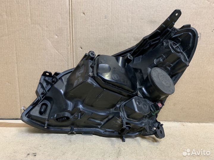 Фара правая RH ксенон адаптивная opel astra H