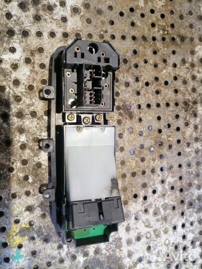 Блок управления стеклоподьемниками Mazda Xedos 9