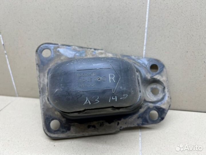 Кронштейн правый Audi A3 8V czca 2014