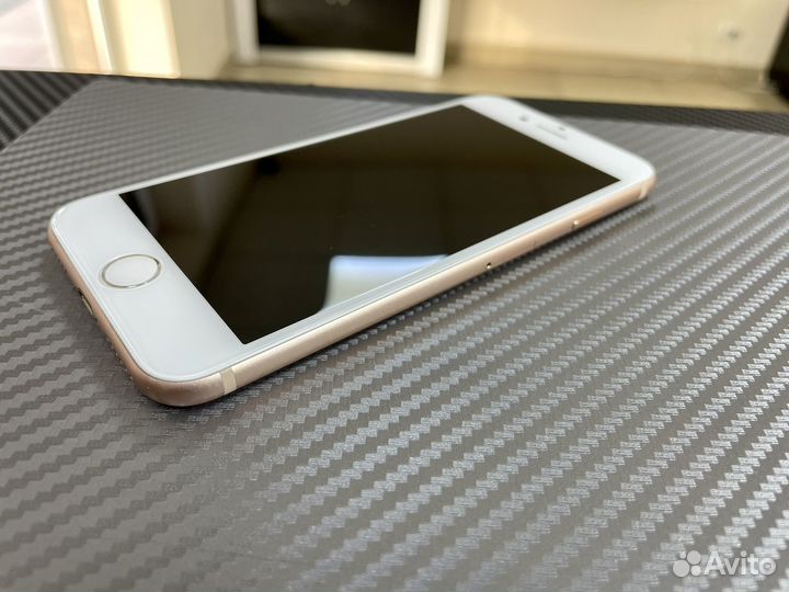 Телефон iPhone 8 64 gb