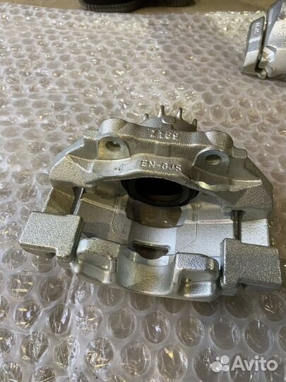 Суппорт передний левый Citroen Berlingo/Partner