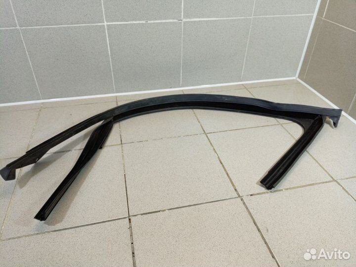 Уплотнитель стекла двери Mercedes-Benz C-Class