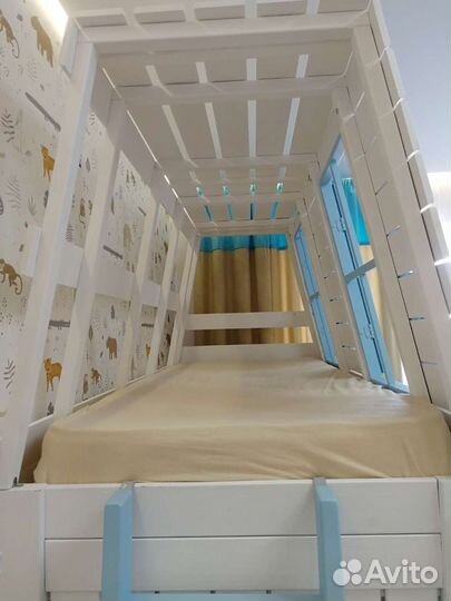 Двухэтажная детская кровать домик