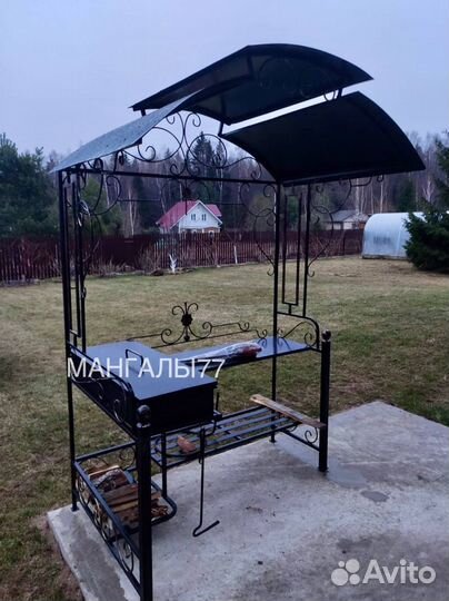 Мангал с крышей