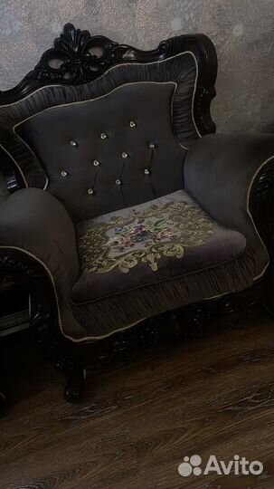 Диван бу, холл