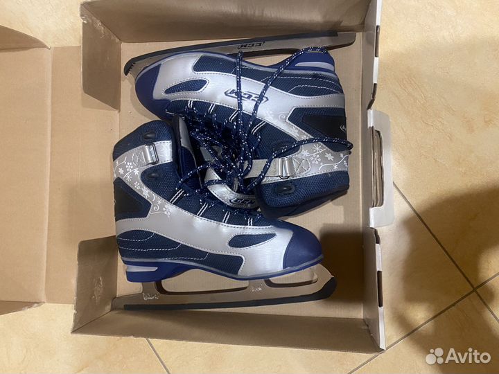 Коньки фигурные CCM