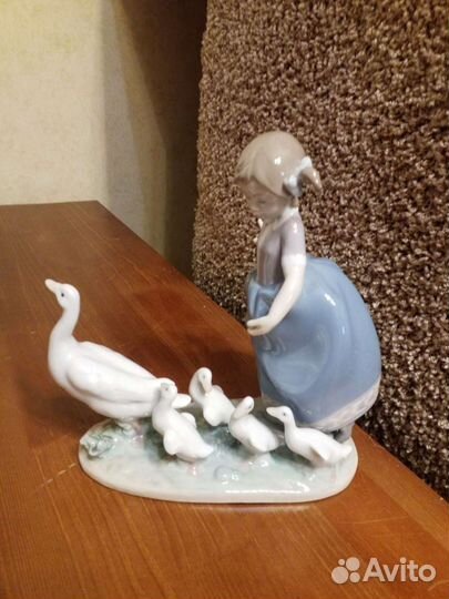 Статуэтка фарфоровая Lladro 