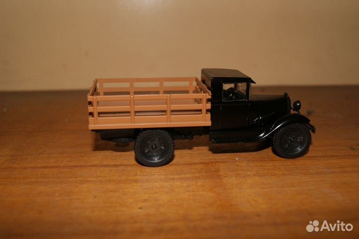 Коллекционные модели авто 1 43