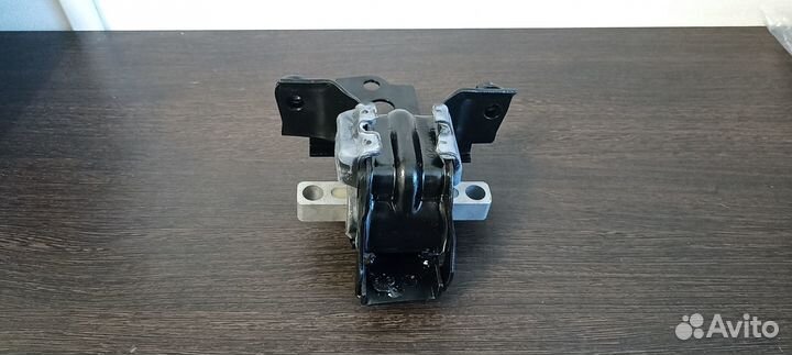 Опора двигателя левая lemforder 2997801