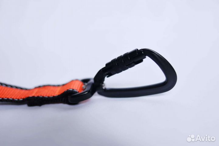 Карабин для поводка собаки