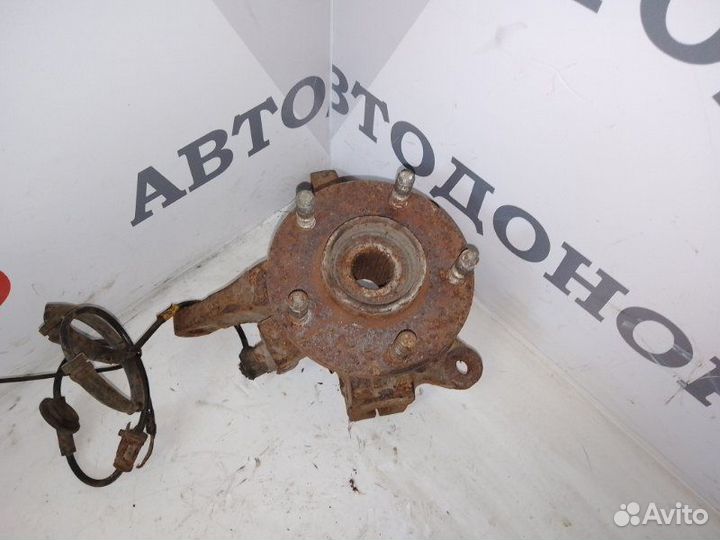 Поворотный кулак передний левый Hyundai Santa Fe