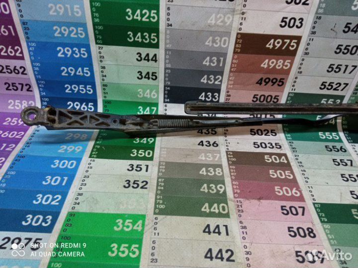 Поводок стеклоочистителя передний правый