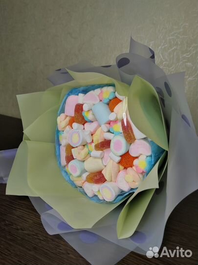 Сладкий букетик из маршмеллоу и мармелада