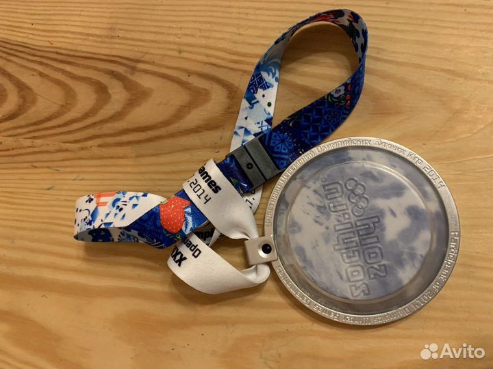 Медаль с церемонии закрытия Олимпиады Сочи 2014