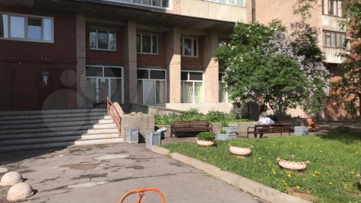 Комната 18 м² в 8-к., 1/16 эт.