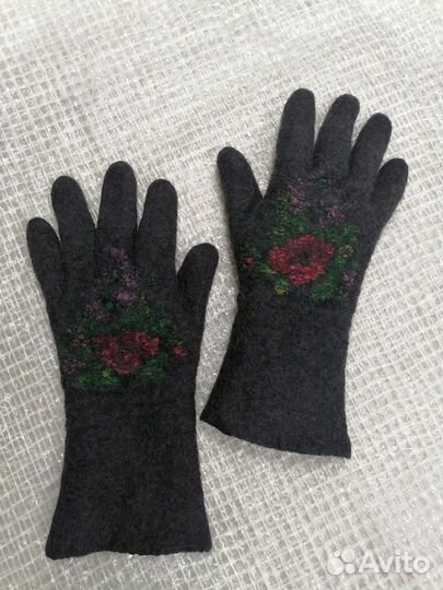 Варежки и перчатки, шапка валеные ручной работы