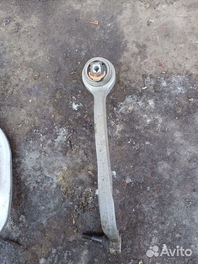 Рычаг подвески правый Volkswagen Passat B5+