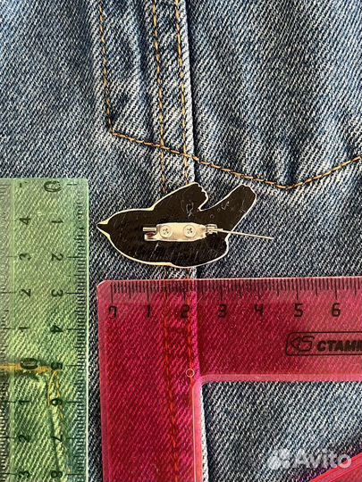 Брошь значок птичка. Ручная работа