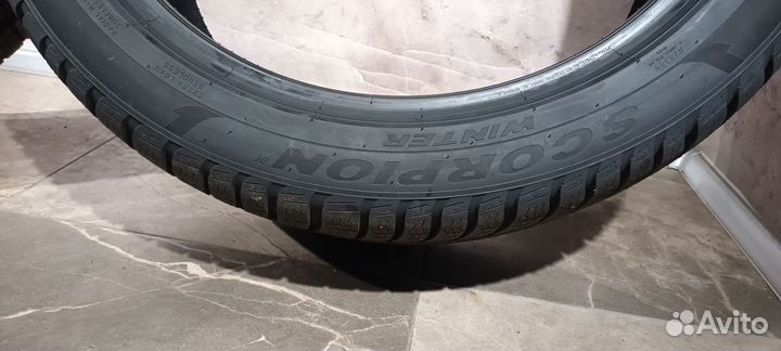 Pirelli Scorpion Winter RFT 275/40 R21 и 315/35 R21 111V