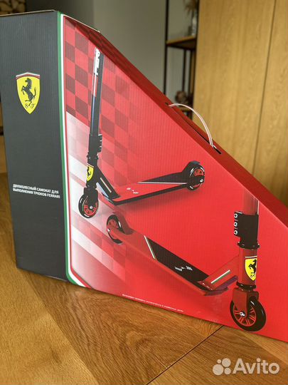 Трюковой самокат ferrari