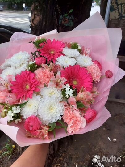 Достака цветов и букетов