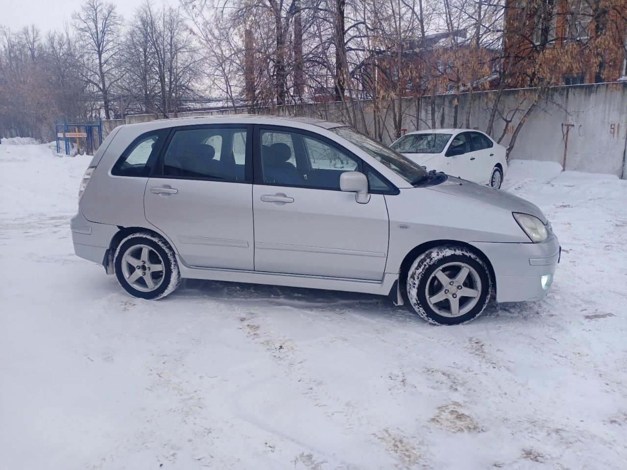 Suzuki Liana: фото владельца