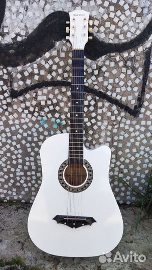 Гитара белая