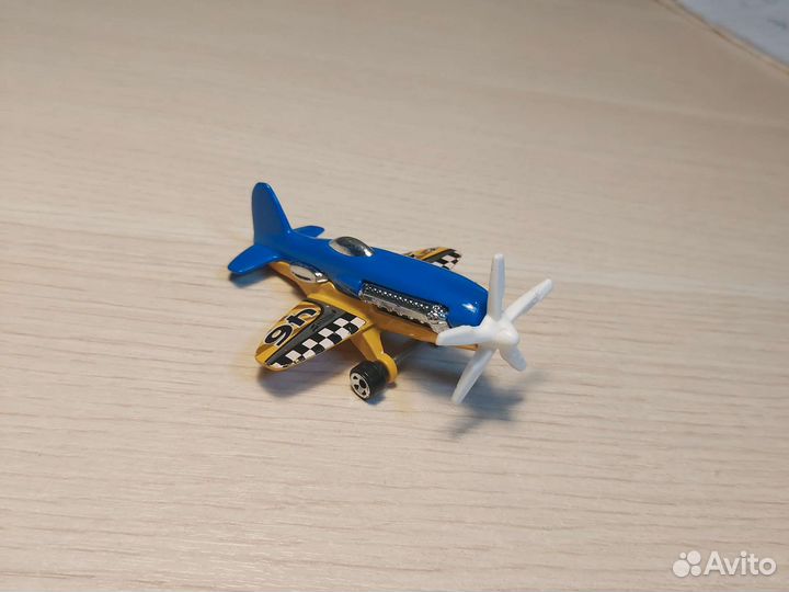 Hot wheels самолёт и звёздный разрушитель