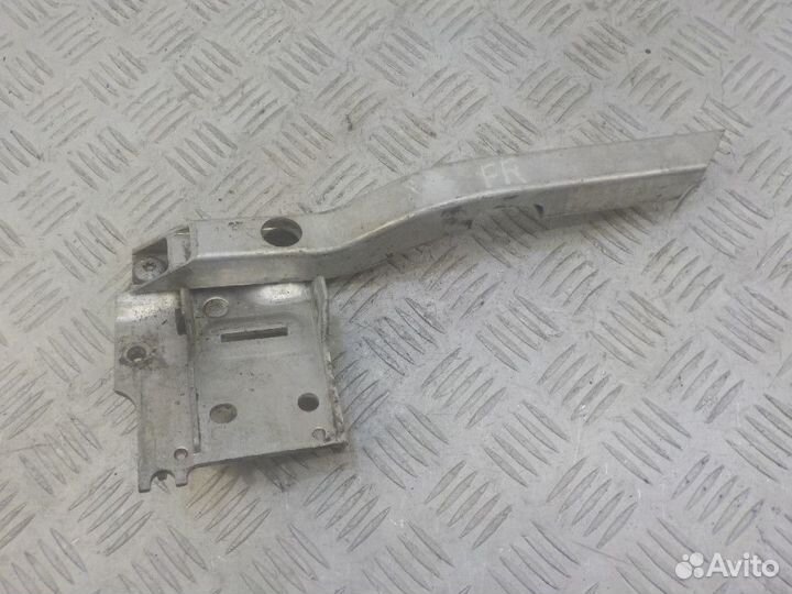 Кронштейн радиатора правый BMW 7 F01