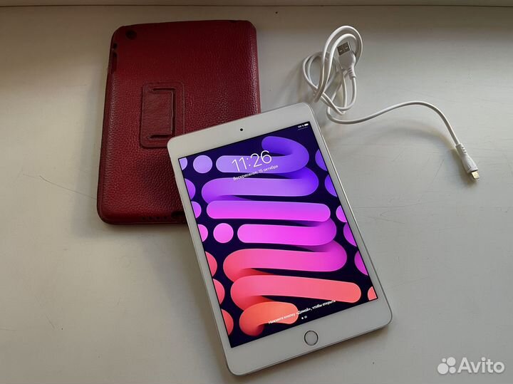 Apple iPad mini 4 в хорошем состоянии
