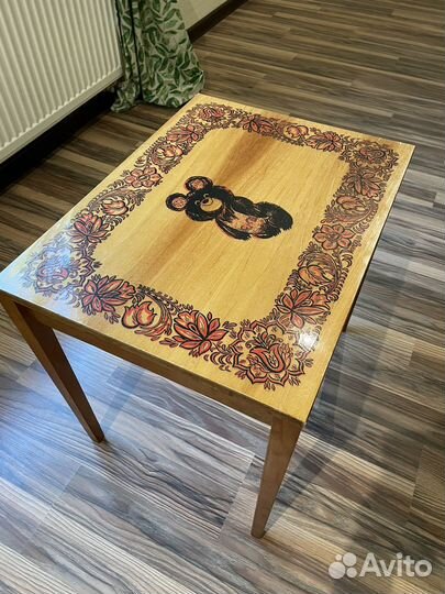 Столик с олимпийским мишкой