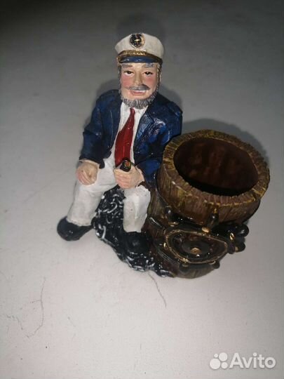 Статуэтка подсвечник Капитан