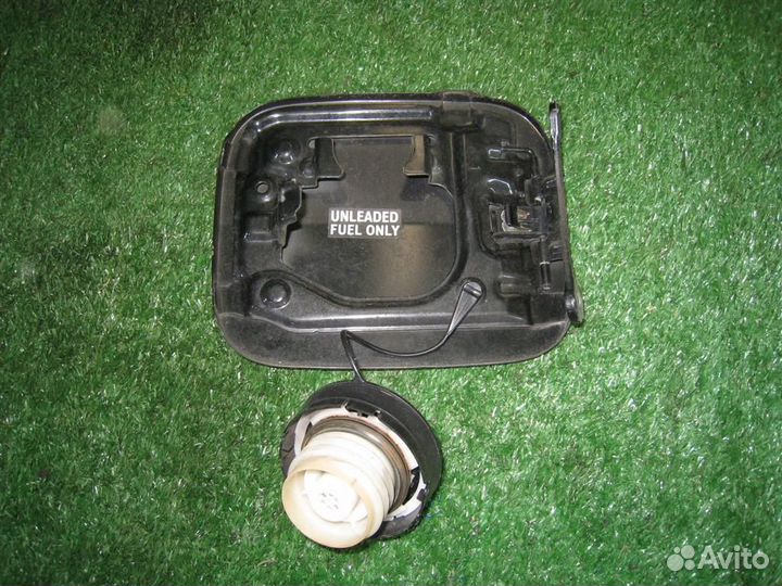 Лючок топливного бака Toyota Avensis T25 2006