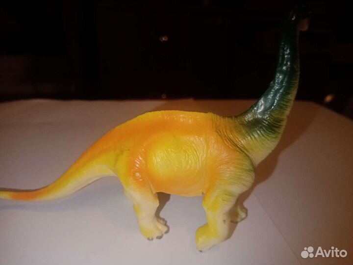 Фигурки динозавров