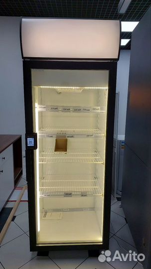 Холодильная витрина с терминалом