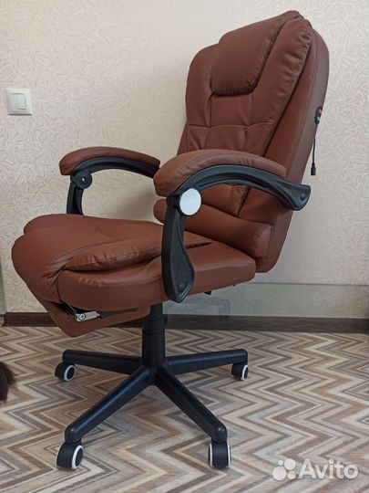 Офисное кожаное кресло руководителя